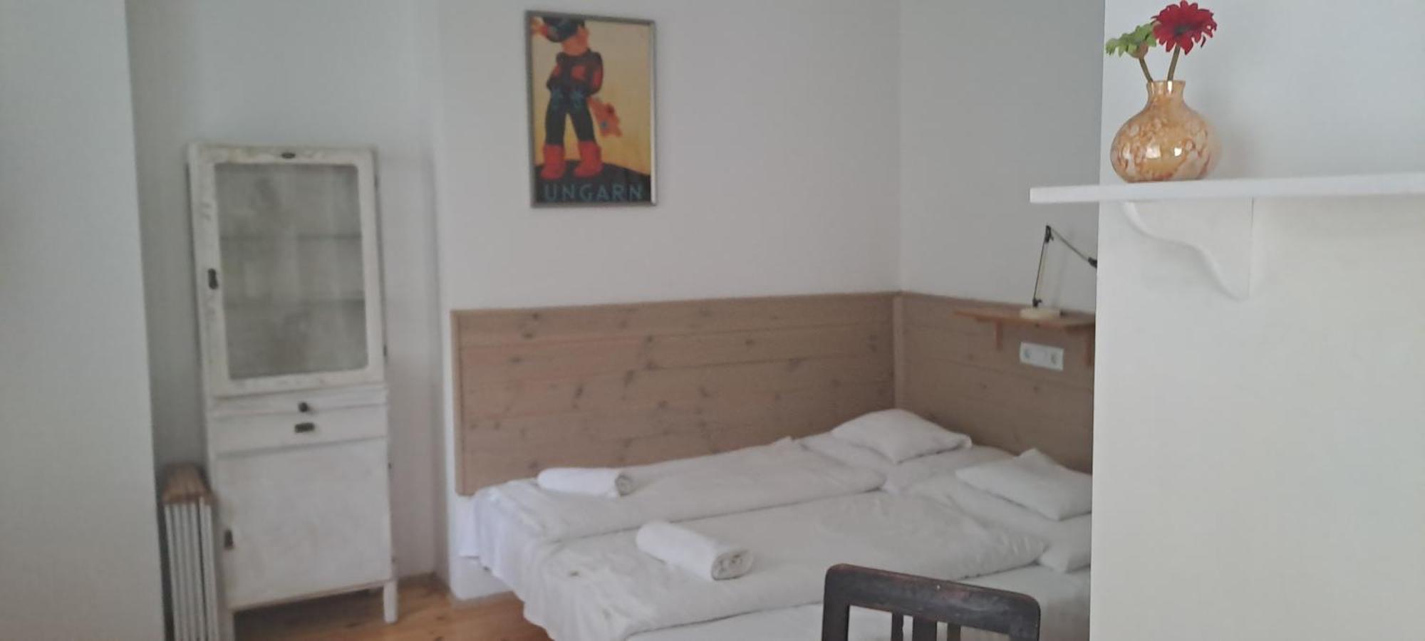 Plitzner Belvarosi Apartmanhaz Eger Luaran gambar
