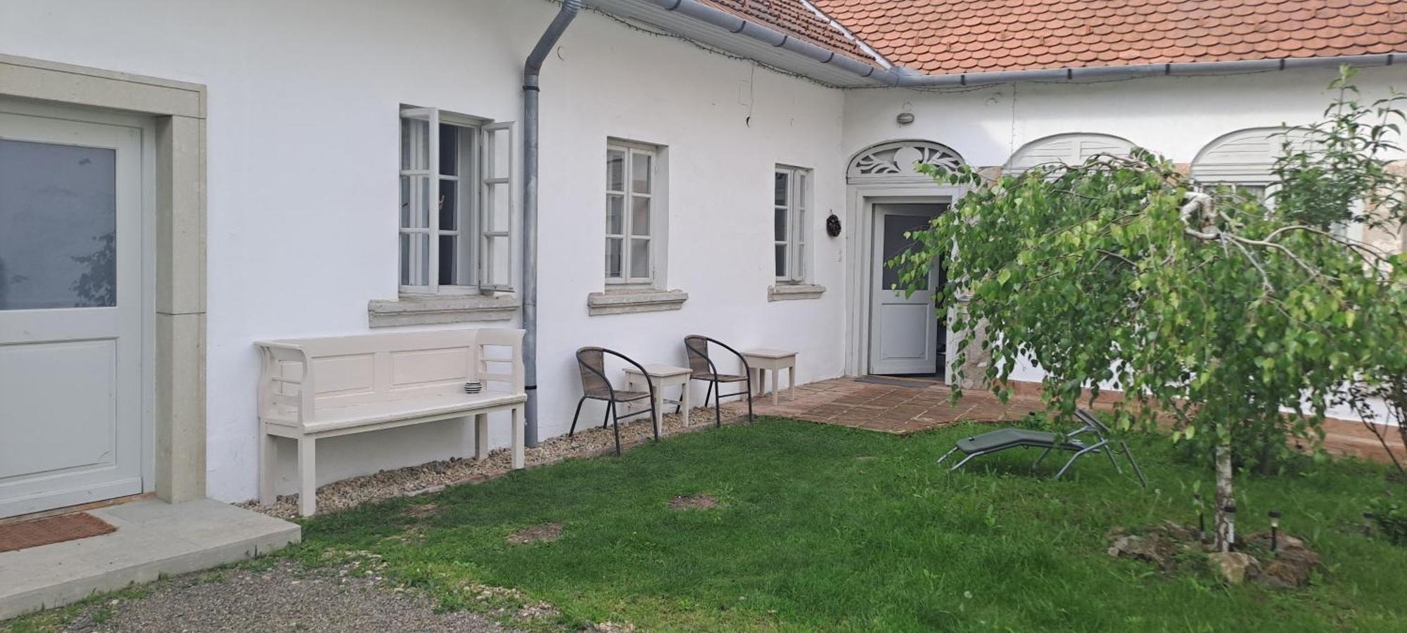 Plitzner Belvarosi Apartmanhaz Eger Luaran gambar