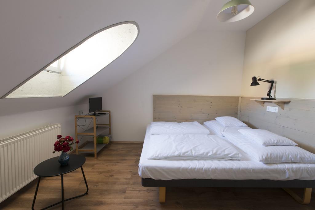 Plitzner Belvarosi Apartmanhaz Eger Luaran gambar