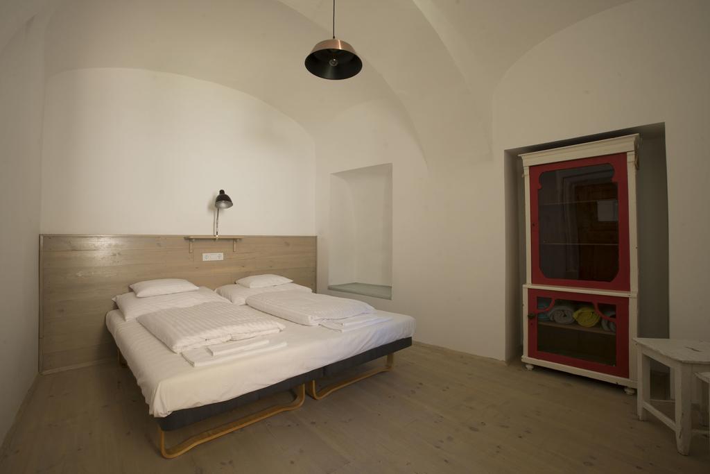 Plitzner Belvarosi Apartmanhaz Eger Luaran gambar