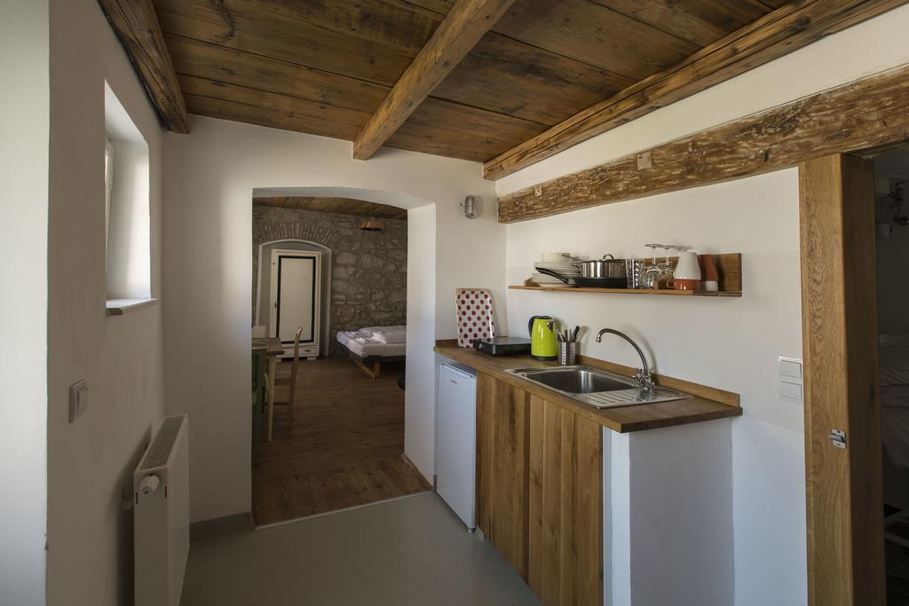 Plitzner Belvarosi Apartmanhaz Eger Luaran gambar
