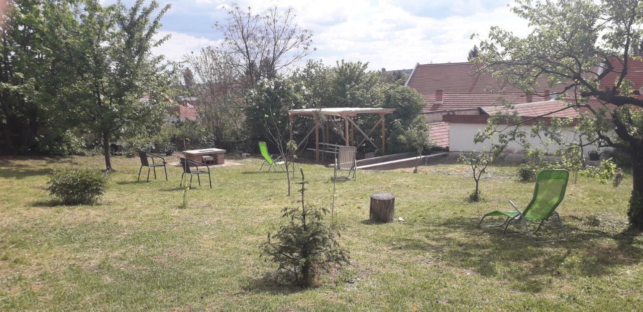 Plitzner Belvarosi Apartmanhaz Eger Luaran gambar